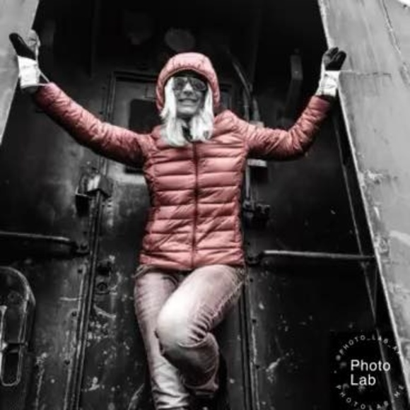 Meet your Posher, Cindy - Picture 1 of 1